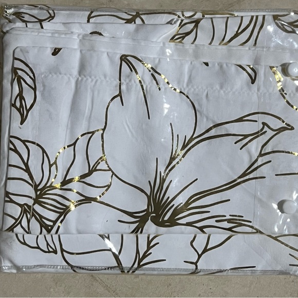 Twin Duvet cover with beautiful lotus flowers outlined in gold. Brand New! - Picture 2 of 2